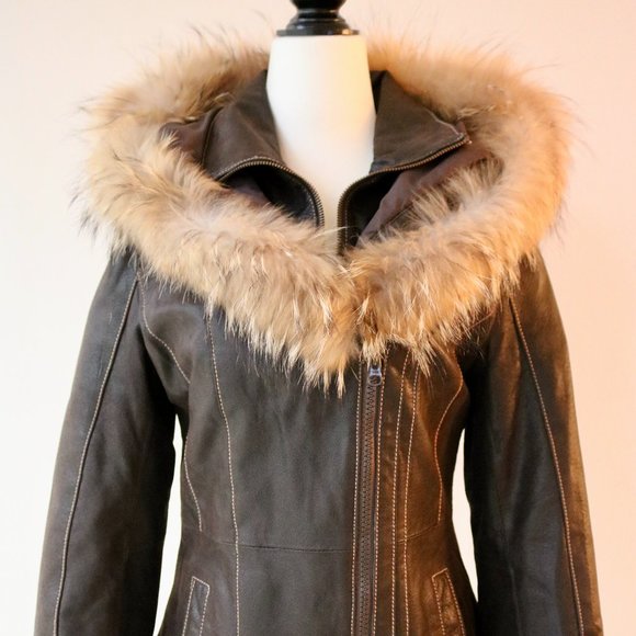 Leather Jacket with fur hood - Picture 3 of 15